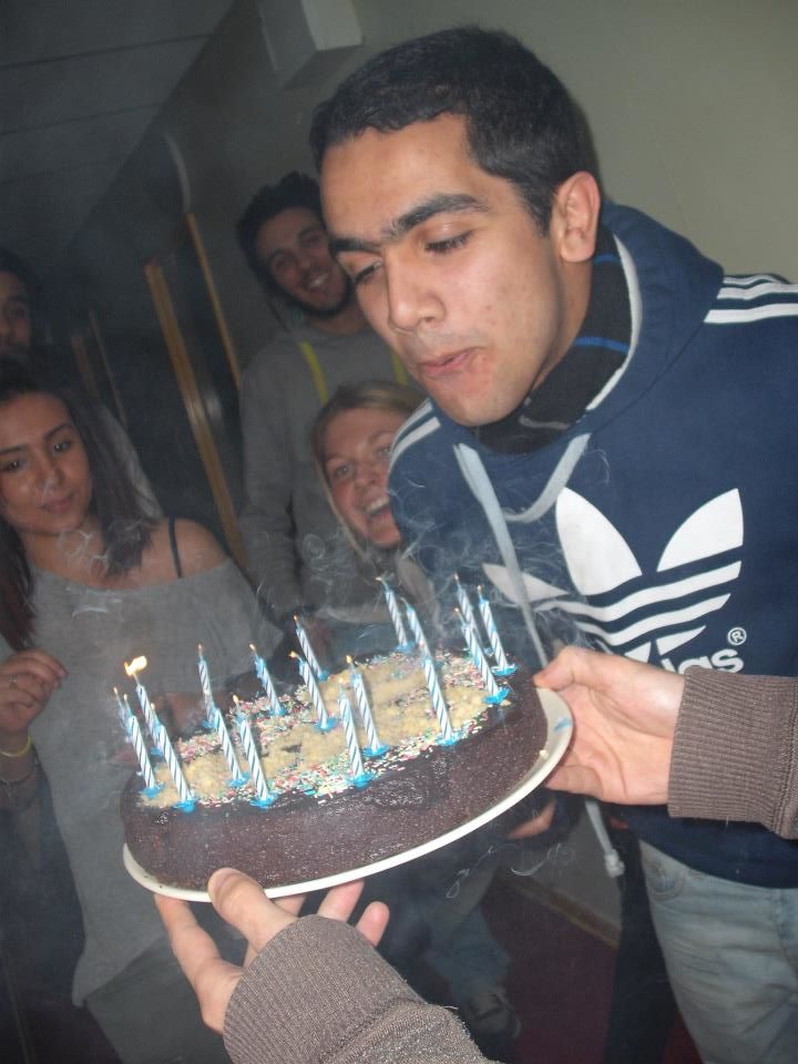 L'anniversaire d'Omar. Feat. my hands holding the cake. :)